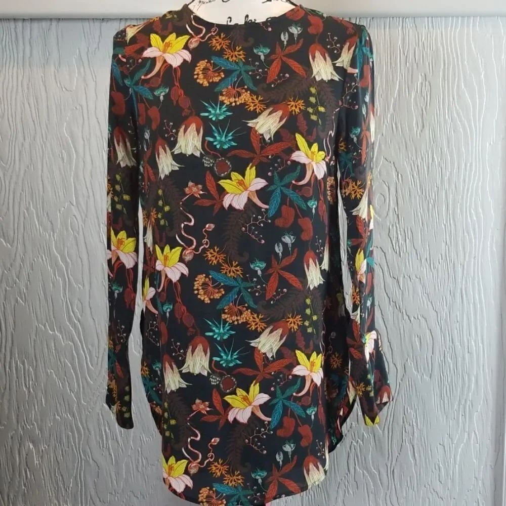 🖤 5/$20 🖤 H&M floral blouse